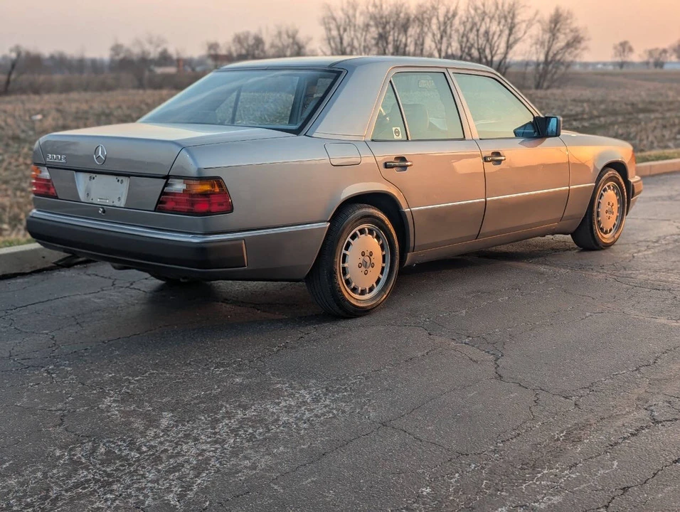 1991 Mercedes-Benz W124 E-Class - Image 5 of 16