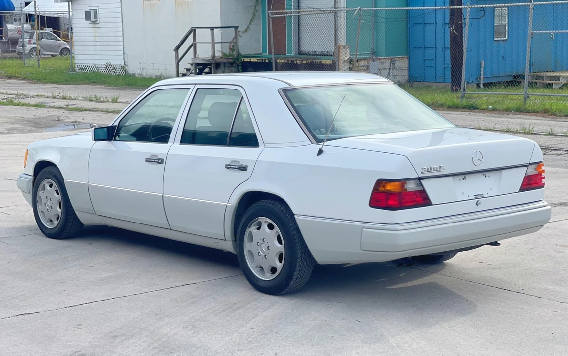 1991 Mercedes-Benz W124 E-Class - Image 13 of 31