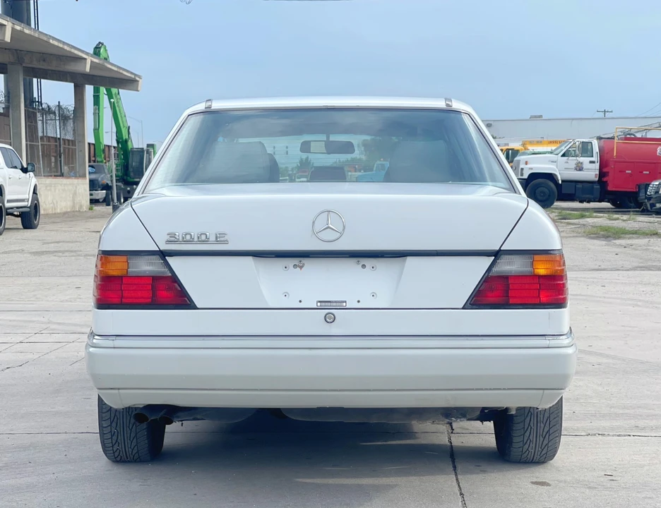 1991 Mercedes-Benz W124 E-Class - Image 11 of 31
