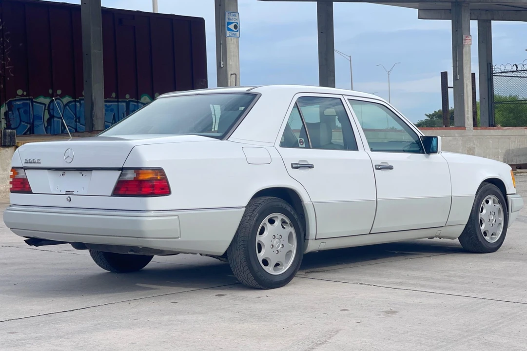 1991 Mercedes-Benz W124 E-Class - Image 9 of 31