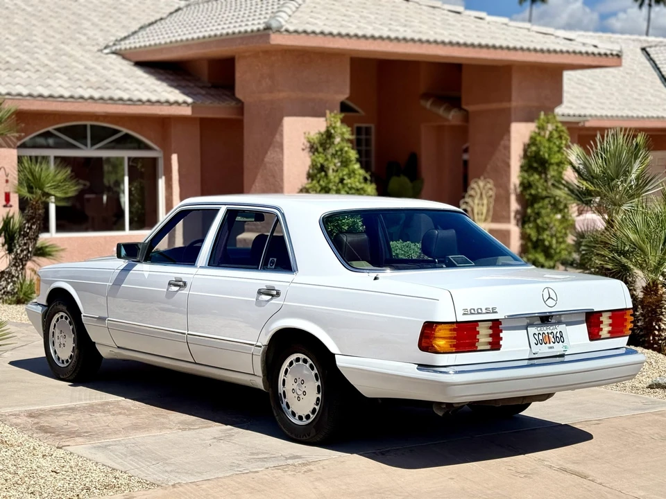1991 Mercedes-Benz W126 S-Class Sedan - Image 8 of 31