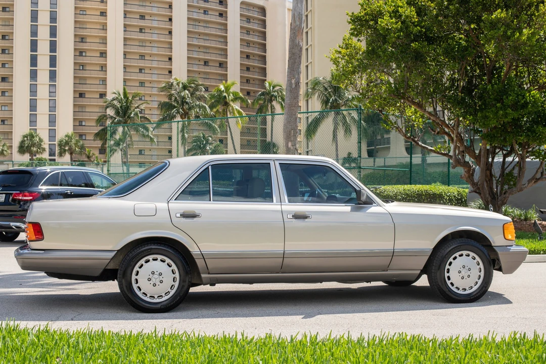 1991 Mercedes-Benz W126 S-Class Sedan - Image 4 of 31
