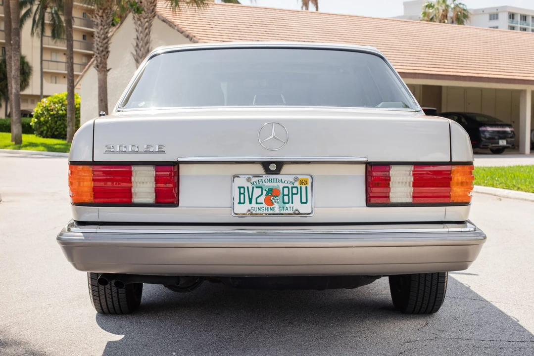 1991 Mercedes-Benz W126 S-Class Sedan - Image 6 of 31