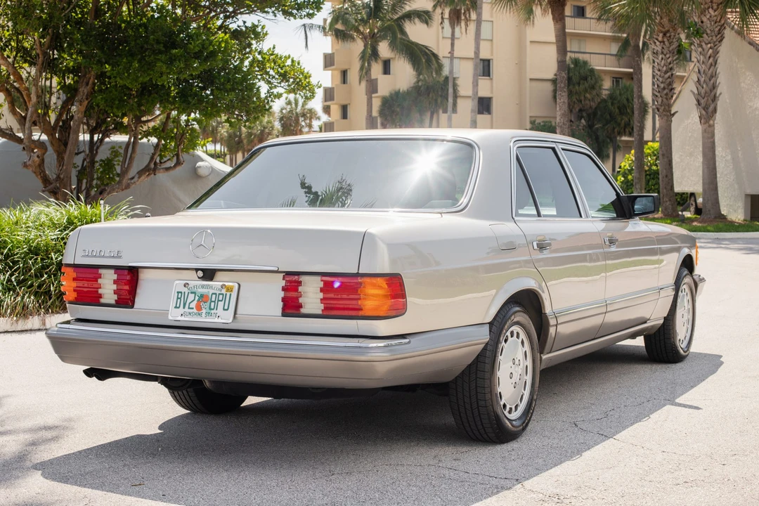 1991 Mercedes-Benz W126 S-Class Sedan - Image 5 of 31