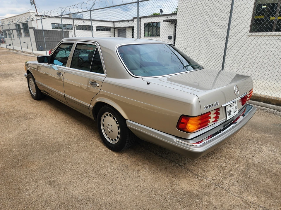 1991 Mercedes-Benz W126 S-Class Sedan - Image 25 of 31