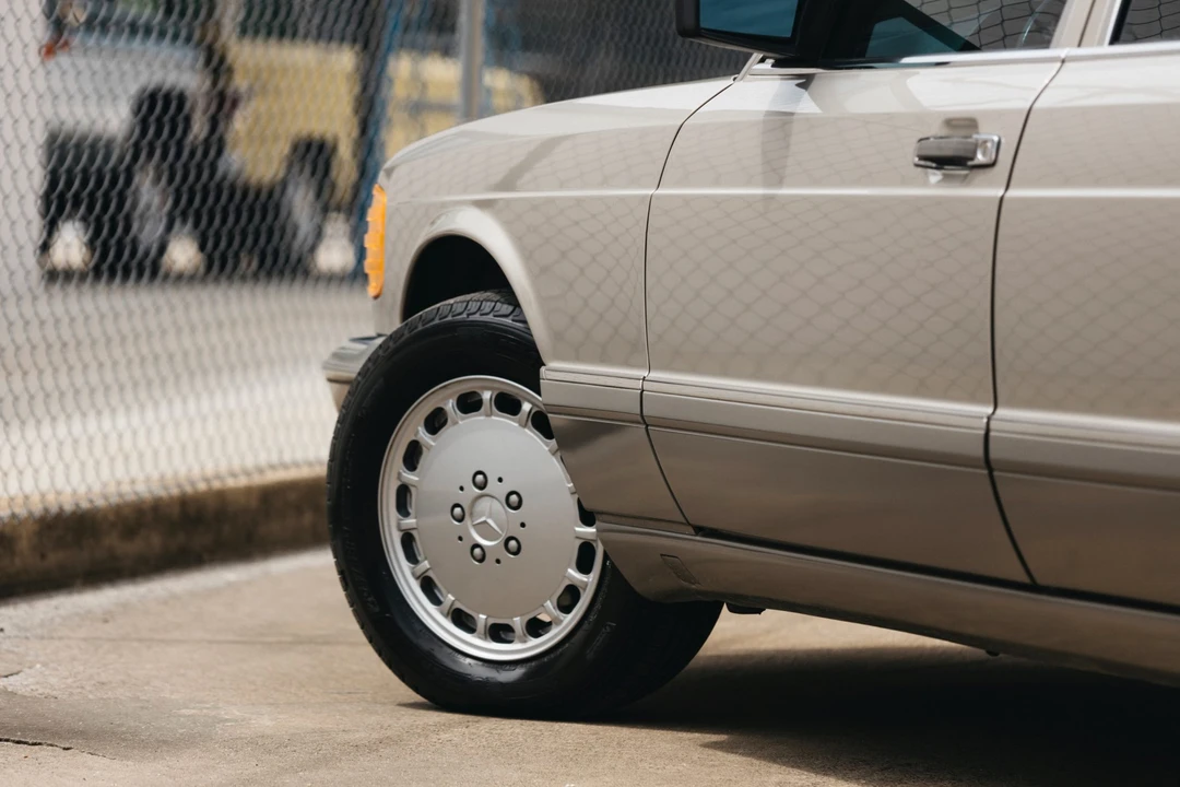 1991 Mercedes-Benz W126 S-Class Sedan - Image 27 of 31