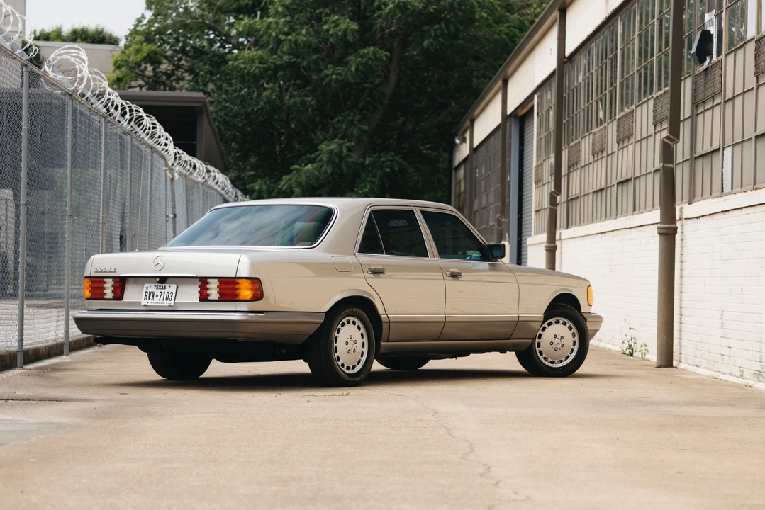 1991 Mercedes-Benz W126 S-Class Sedan - Image 5 of 31