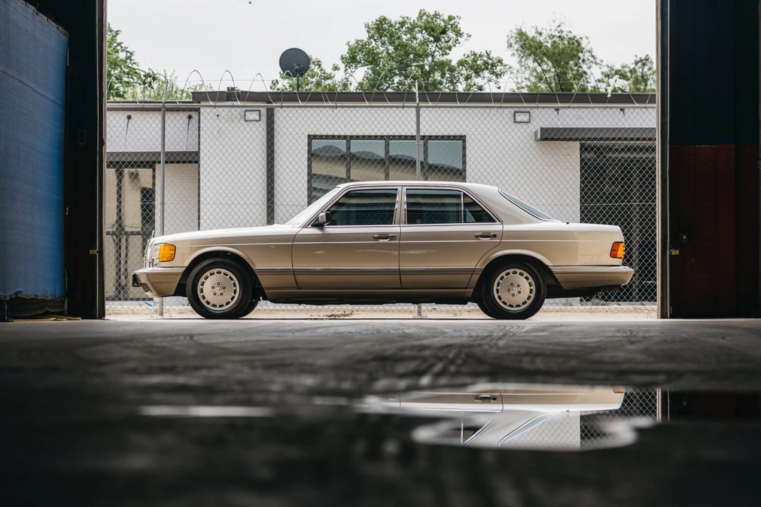 1991 Mercedes-Benz W126 S-Class Sedan - Image 2 of 31