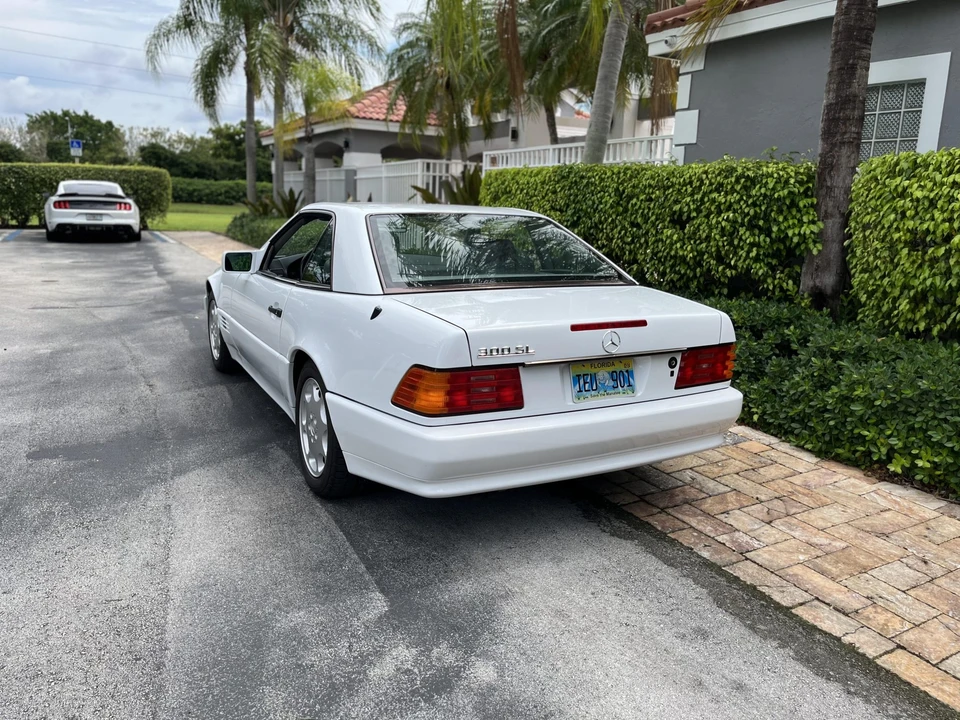 1991 Mercedes-Benz R129 SL-Class - Image 9 of 31