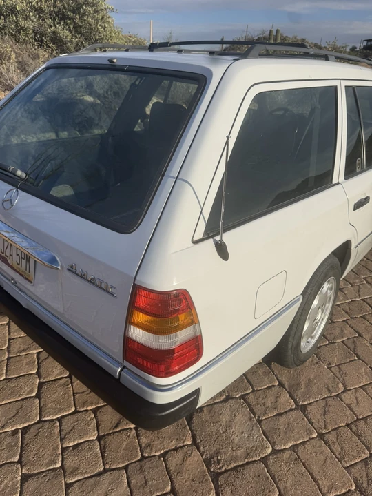 1991 Mercedes-Benz W124 E-Class - Image 27 of 31