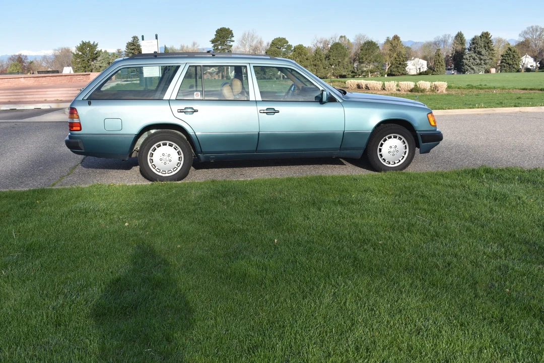 1991 Mercedes-Benz W124 E-Class - Image 2 of 31