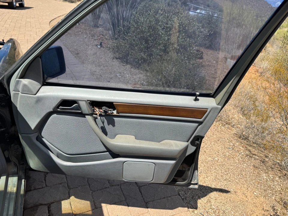 1991 Mercedes-Benz W124 E-Class - Image 14 of 16