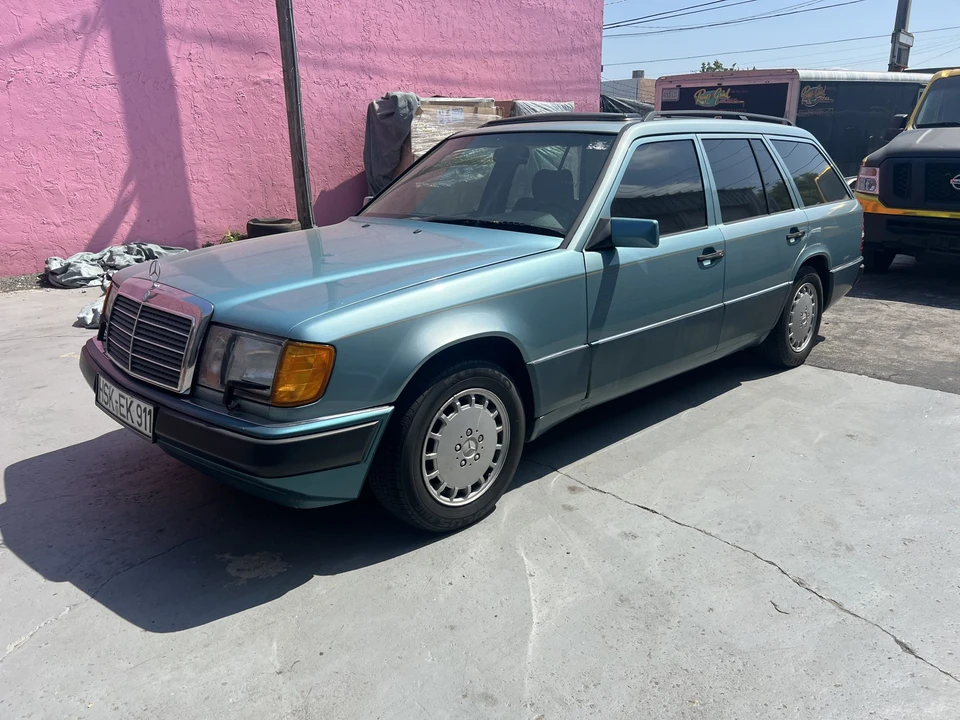 1991 Mercedes-Benz W124 E-Class - Image 2 of 31