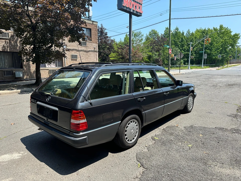 1991 Mercedes-Benz W124 E-Class - Image 17 of 31