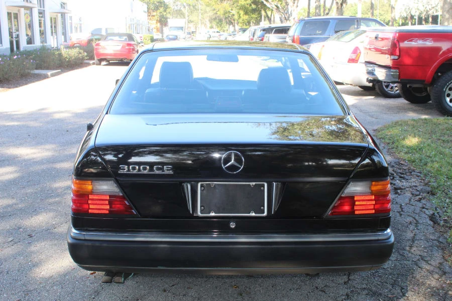 1991 Mercedes-Benz W124 E-Class - Image 10 of 18