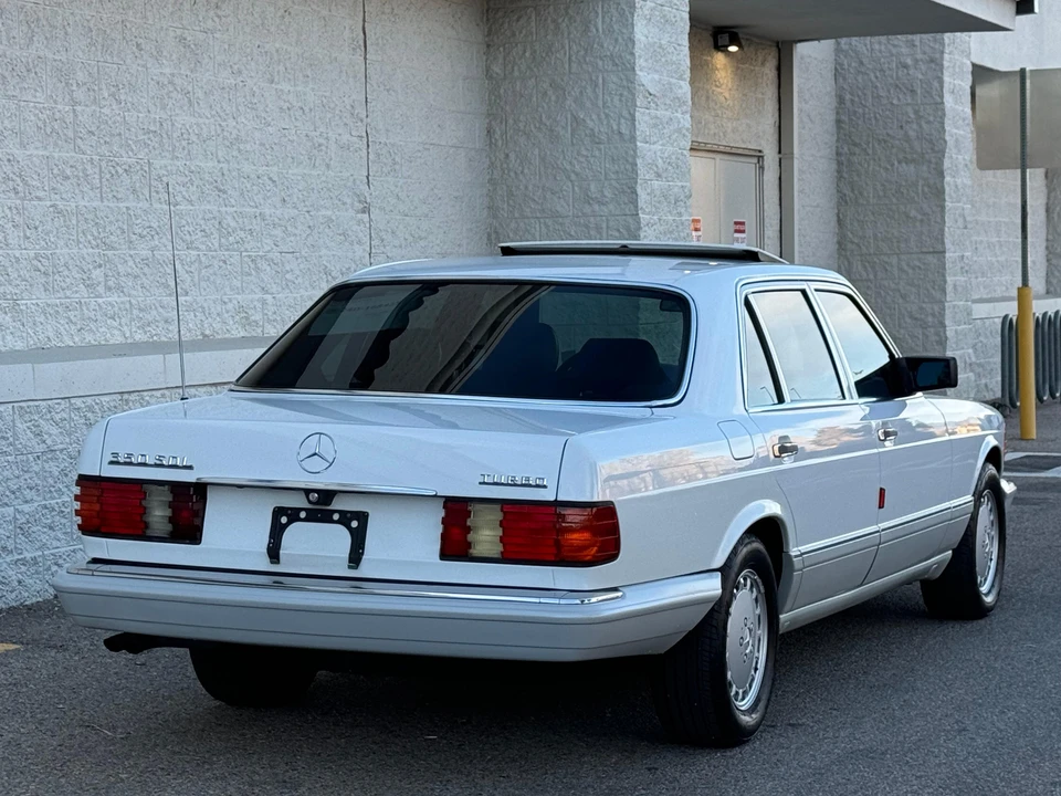 1991 Mercedes-Benz W126 S-Class Sedan - Image 22 of 31