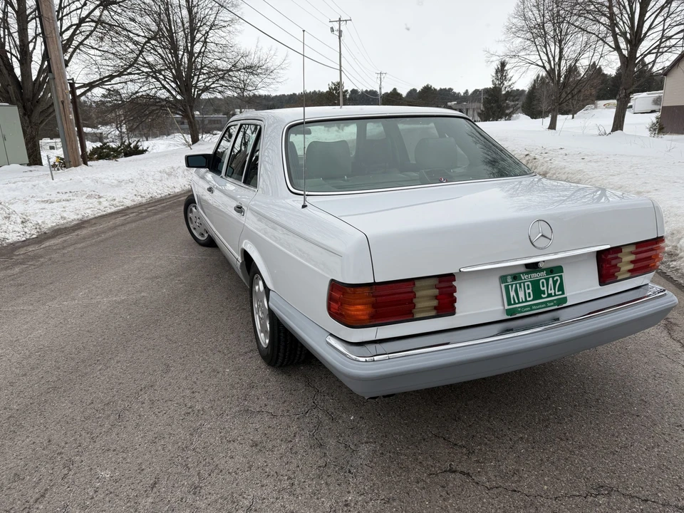 1991 Mercedes-Benz W126 S-Class Sedan - Image 4 of 31