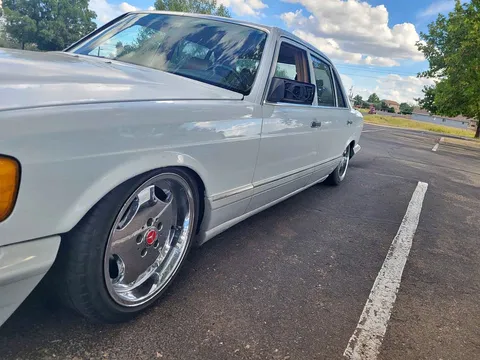 1991 Mercedes-Benz 400 SEL Sedan 4D