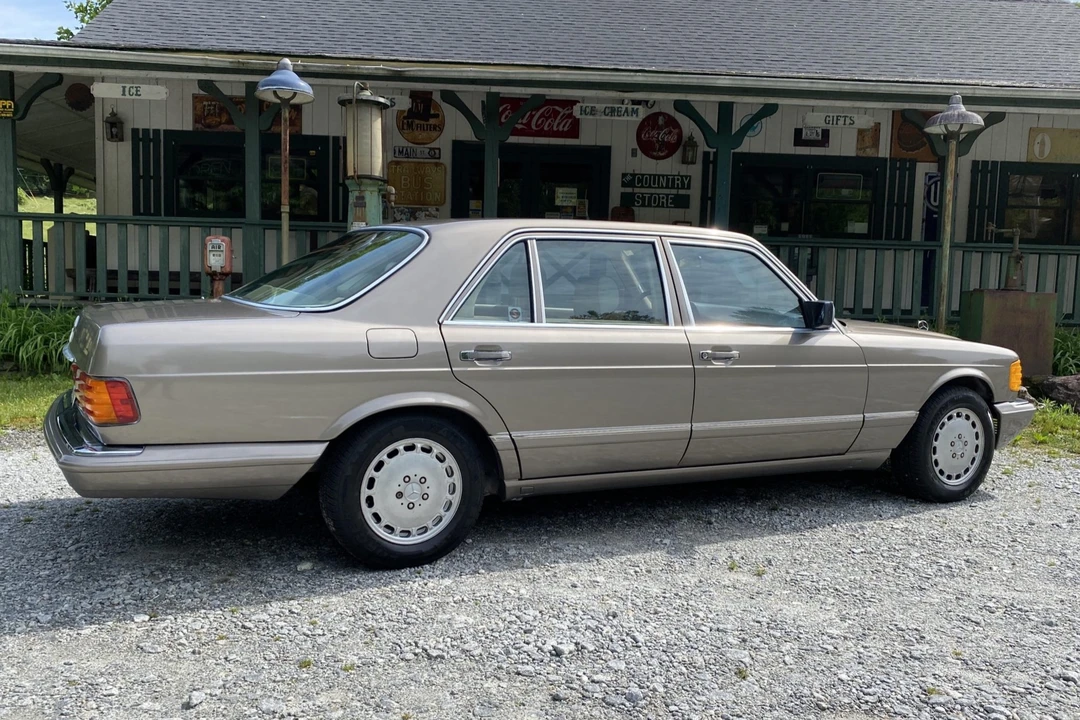 1991 Mercedes-Benz W126 S-Class Sedan - Image 8 of 31