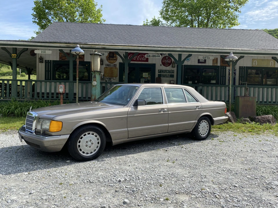 1991 Mercedes-Benz W126 S-Class Sedan - Image 4 of 31