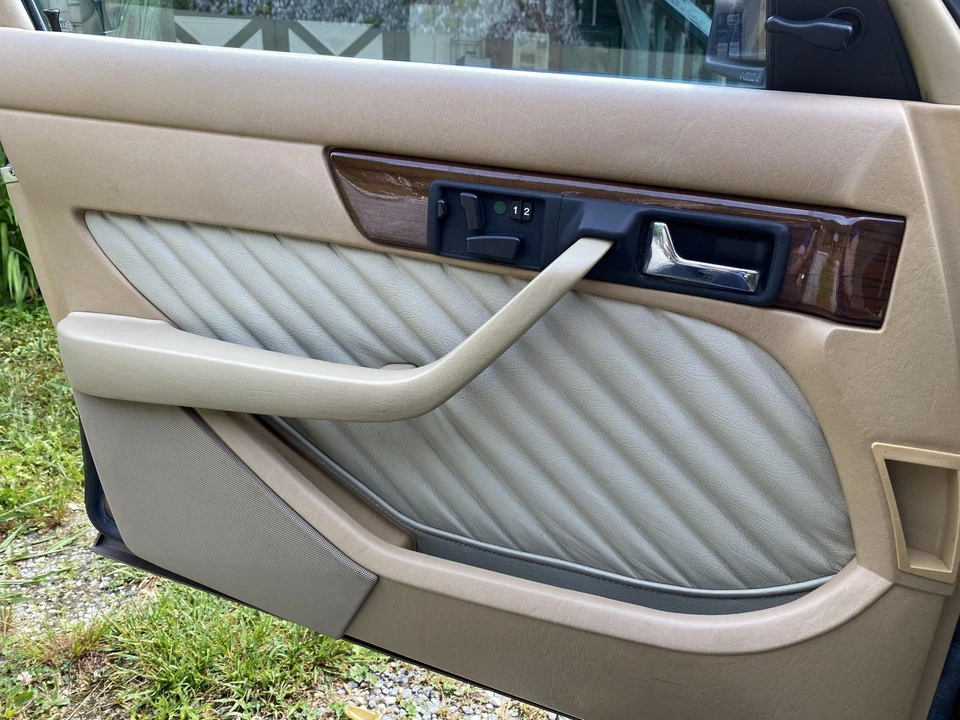 1991 Mercedes-Benz W126 S-Class Sedan - Image 30 of 31