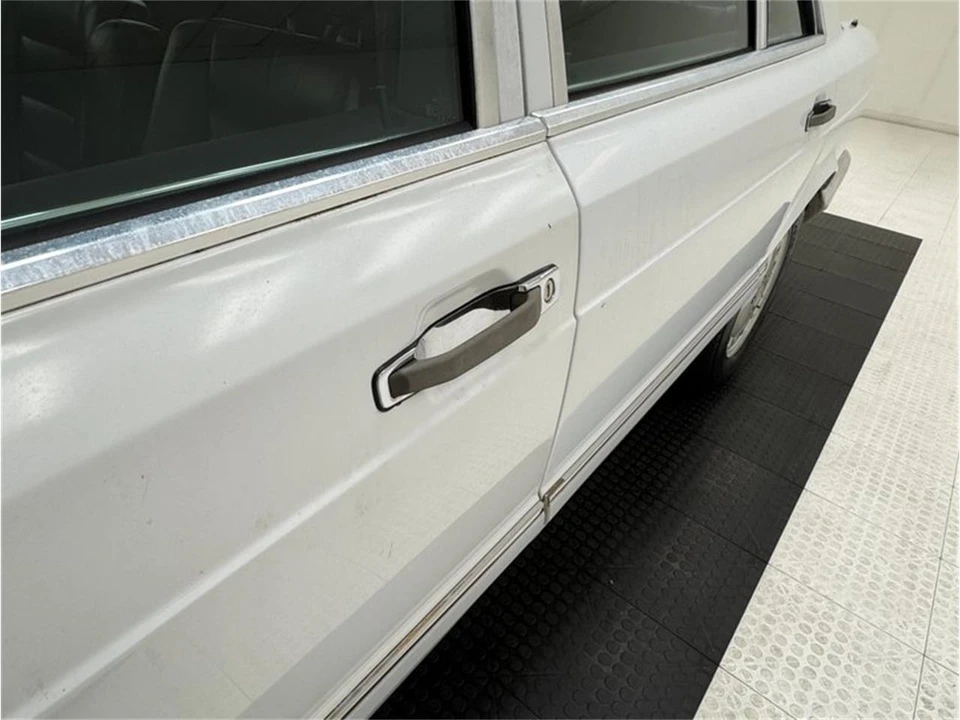 1991 Mercedes-Benz W126 S-Class Sedan - Image 16 of 31