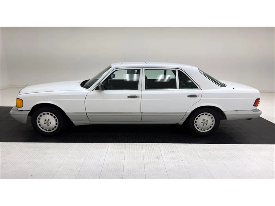 1991 Mercedes-Benz W126 S-Class Sedan - Image 2 of 31