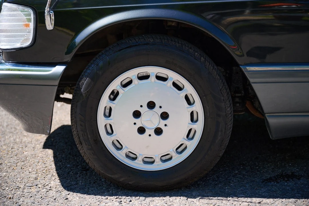 1991 Mercedes-Benz W126 S-Class Sedan - Image 11 of 31