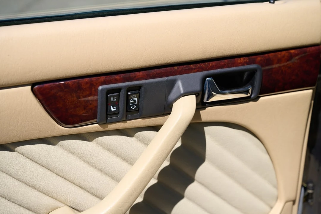 1991 Mercedes-Benz W126 S-Class Sedan - Image 20 of 31