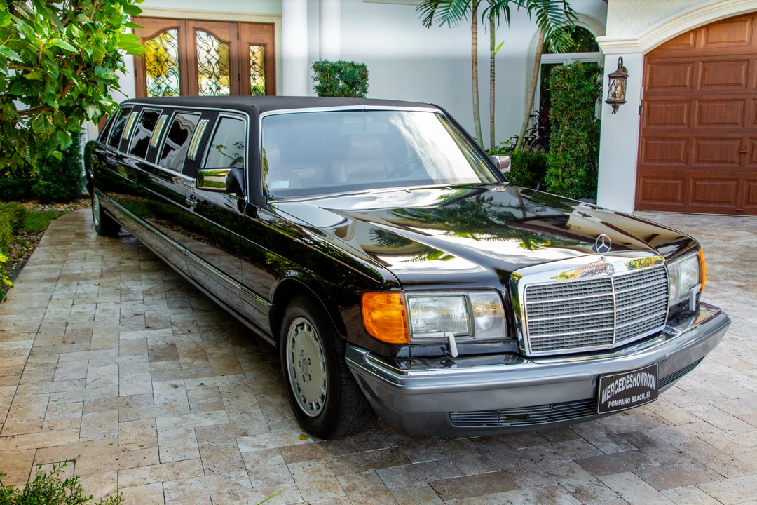 1991 Mercedes-Benz W126 S-Class Sedan - Image 2 of 31