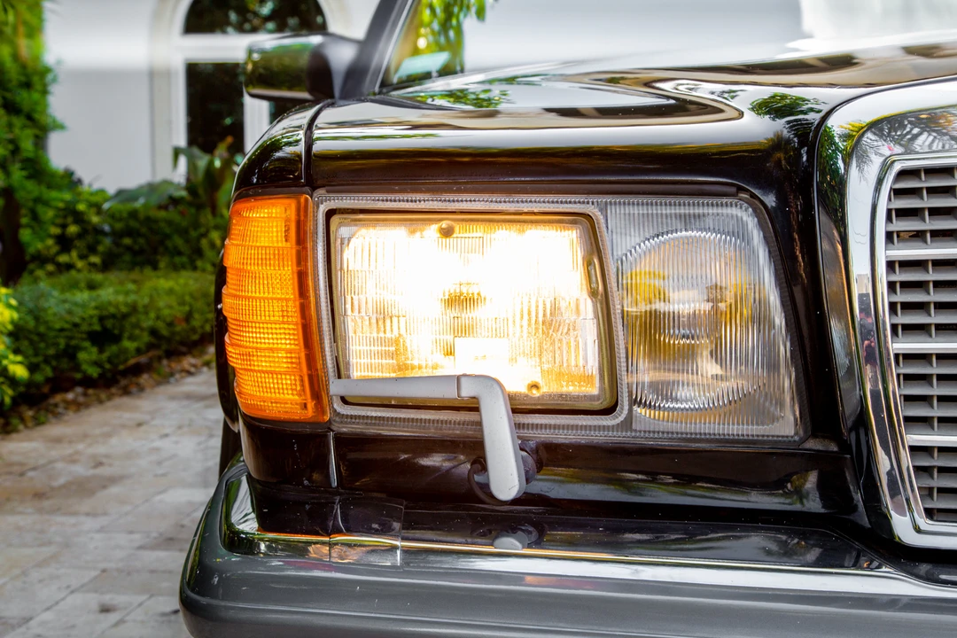 1991 Mercedes-Benz W126 S-Class Sedan - Image 11 of 31