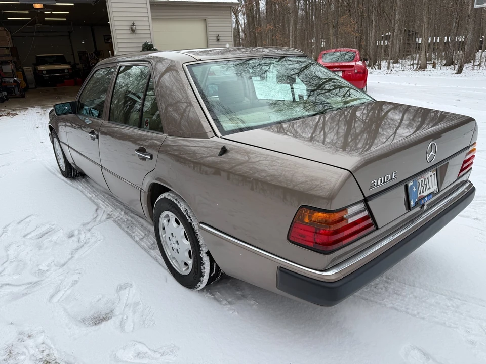 1991 Mercedes-Benz W124 E-Class - Image 9 of 21