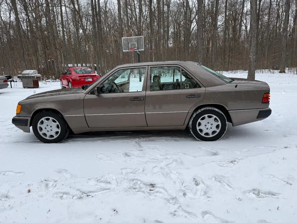 1991 Mercedes-Benz W124 E-Class - Image 2 of 21
