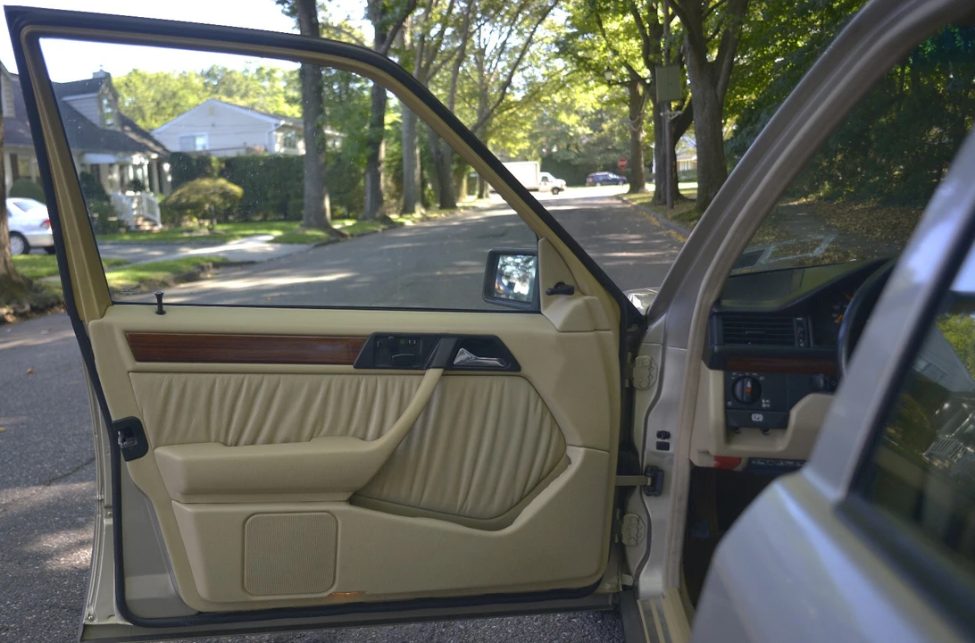1991 Mercedes-Benz W124 E-Class - Image 12 of 21