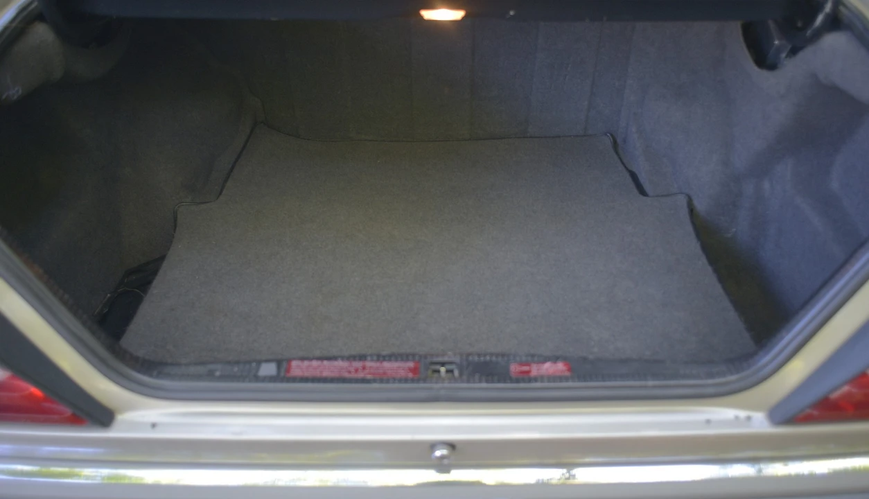 1991 Mercedes-Benz W124 E-Class - Image 11 of 21