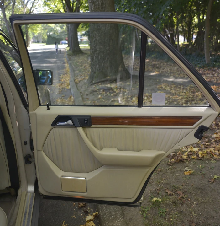 1991 Mercedes-Benz W124 E-Class - Image 15 of 21