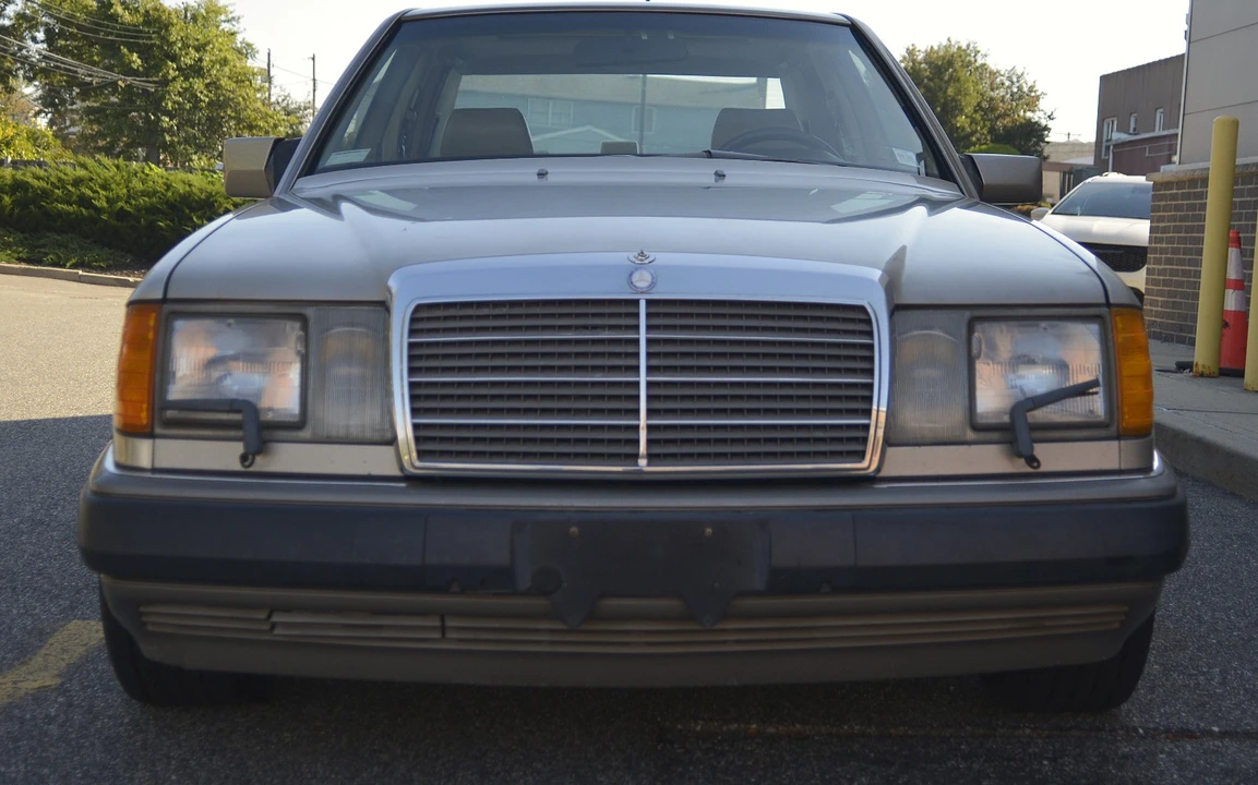 1991 Mercedes-Benz W124 E-Class - Image 2 of 21