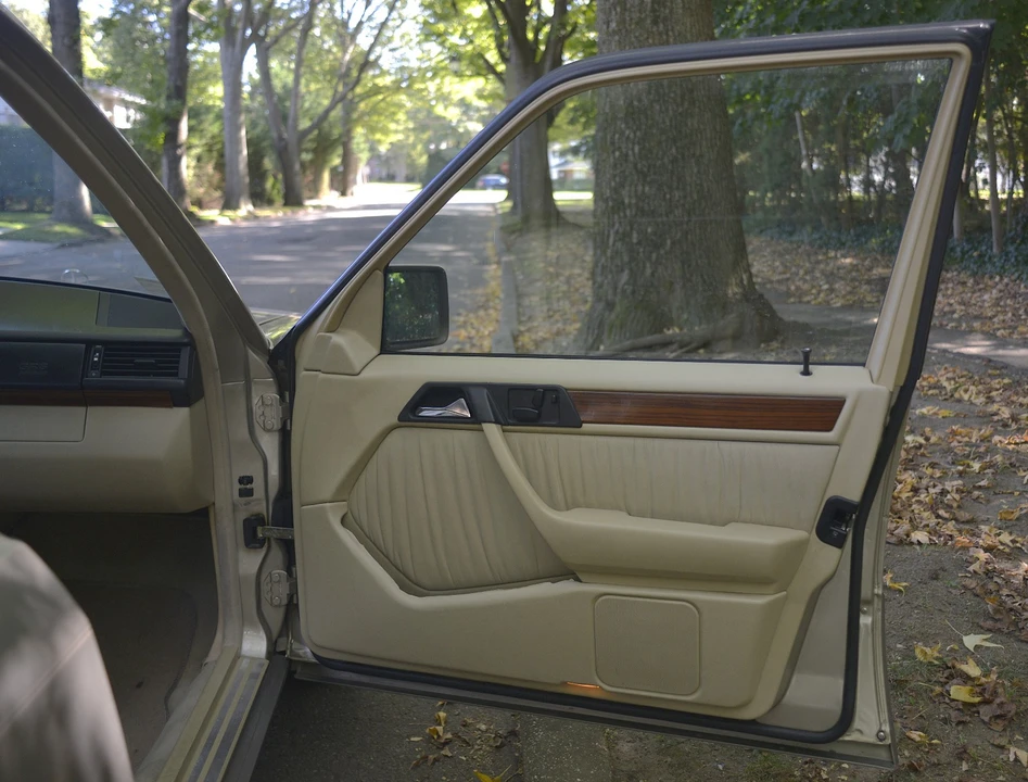 1991 Mercedes-Benz W124 E-Class - Image 14 of 21