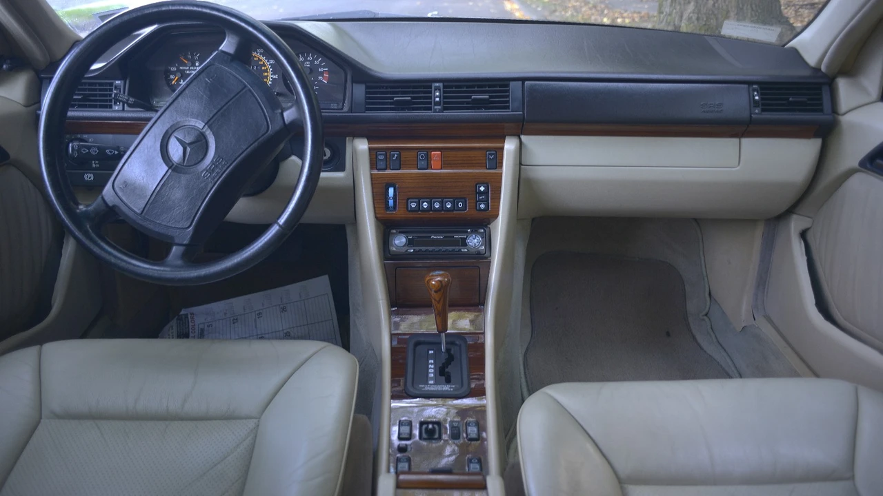 1991 Mercedes-Benz W124 E-Class - Image 17 of 21