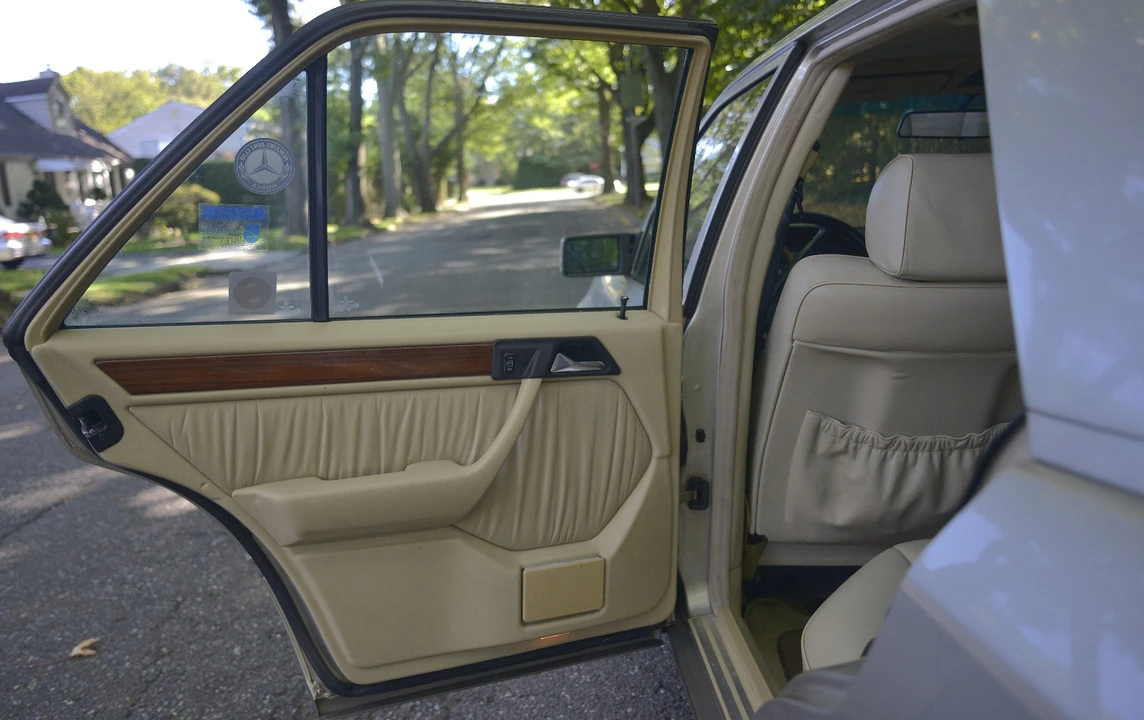 1991 Mercedes-Benz W124 E-Class - Image 13 of 21