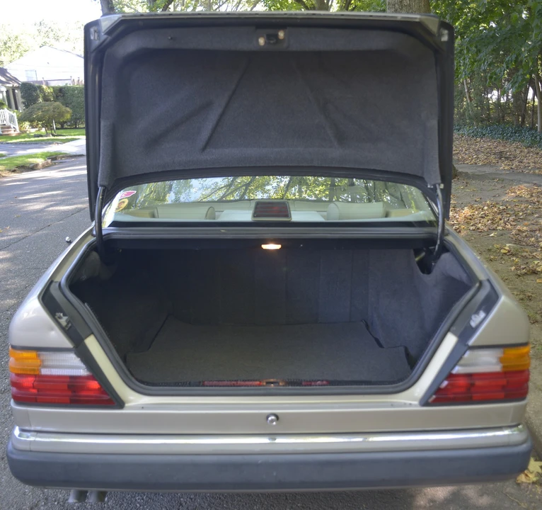 1991 Mercedes-Benz W124 E-Class - Image 10 of 21