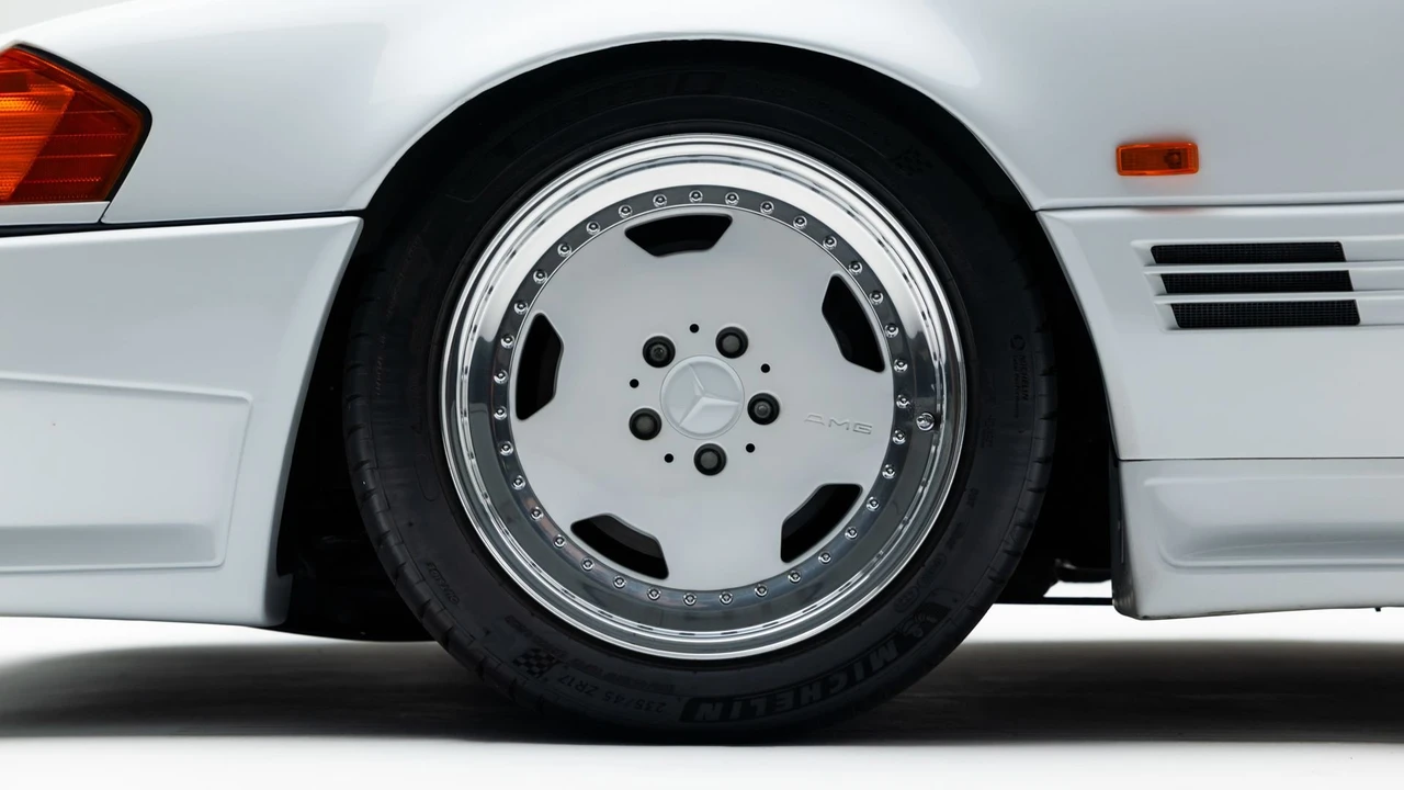 1991 Mercedes-Benz R129 SL 55 & SL 60 & SL 70 & SL 72 & SL 73 AMG - Image 9 of 31