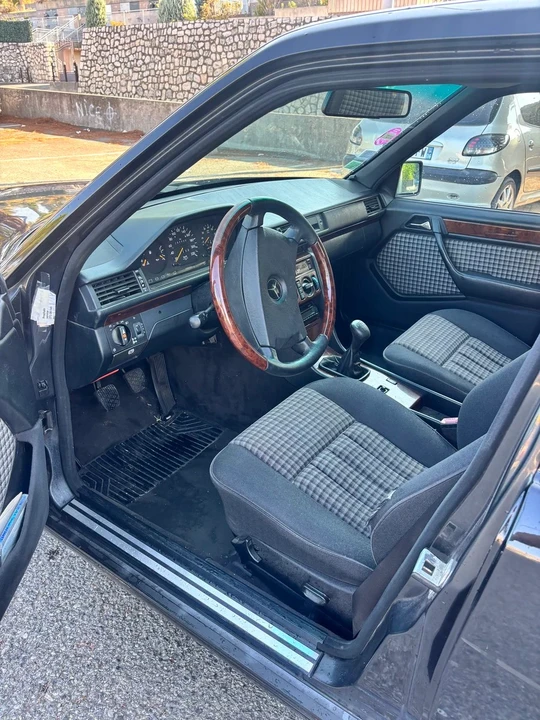 1991 Mercedes-Benz W124 E-Class - Image 12 of 31