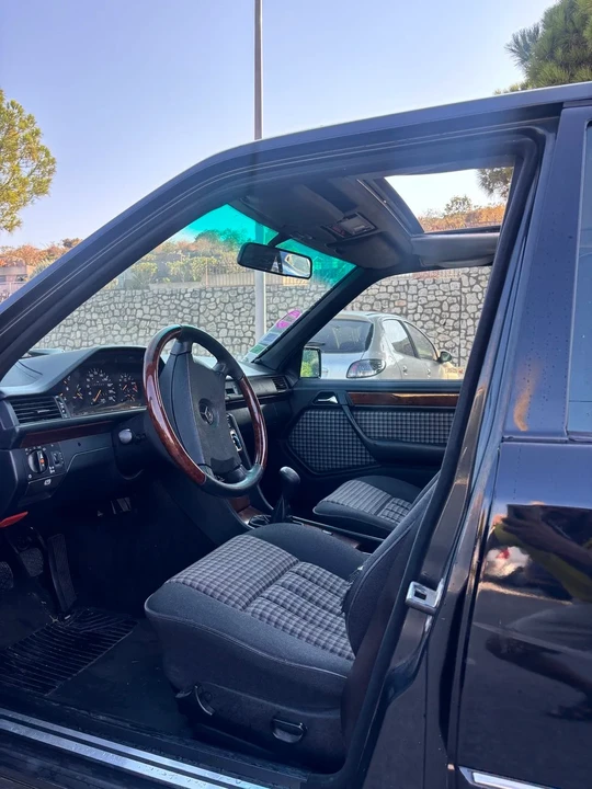 1991 Mercedes-Benz W124 E-Class - Image 26 of 31