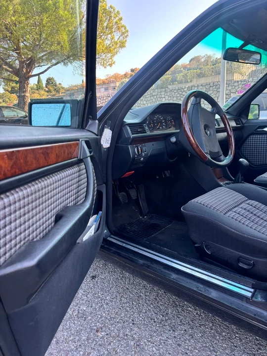 1991 Mercedes-Benz W124 E-Class - Image 27 of 31