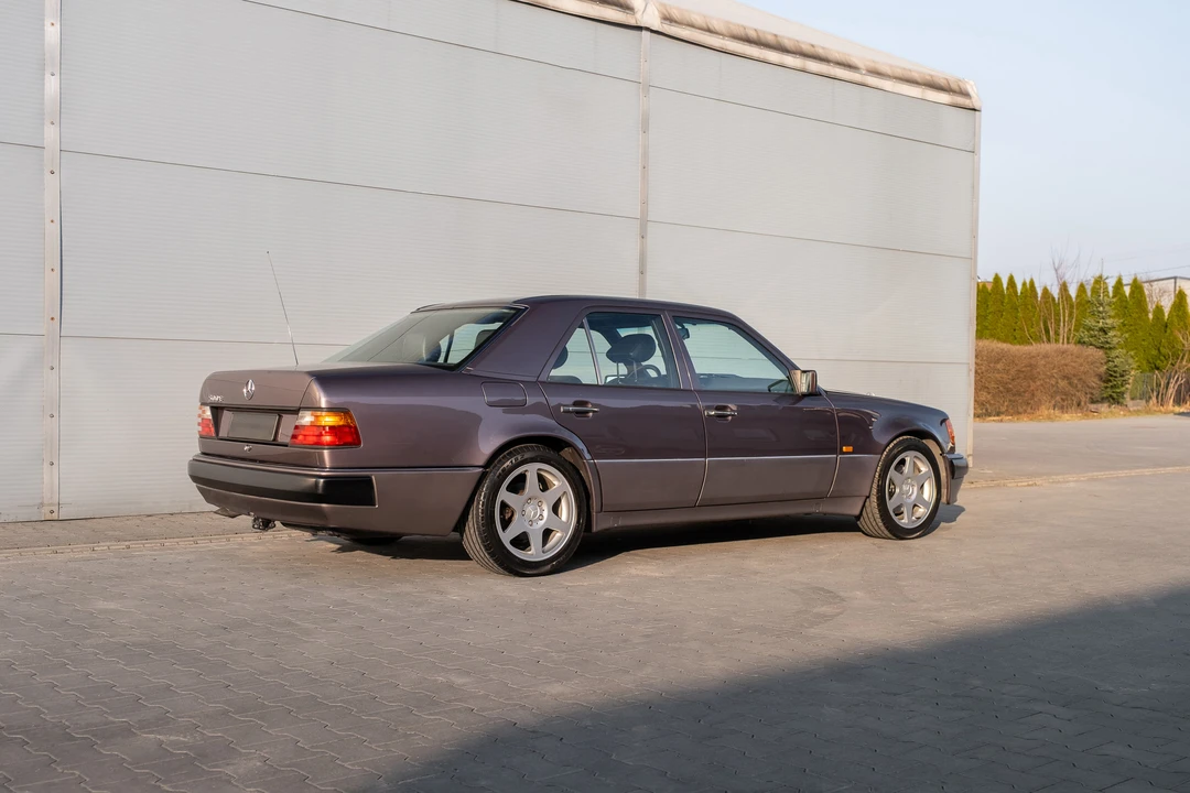 1991 Mercedes-Benz 500E & E500 - Image 4 of 31