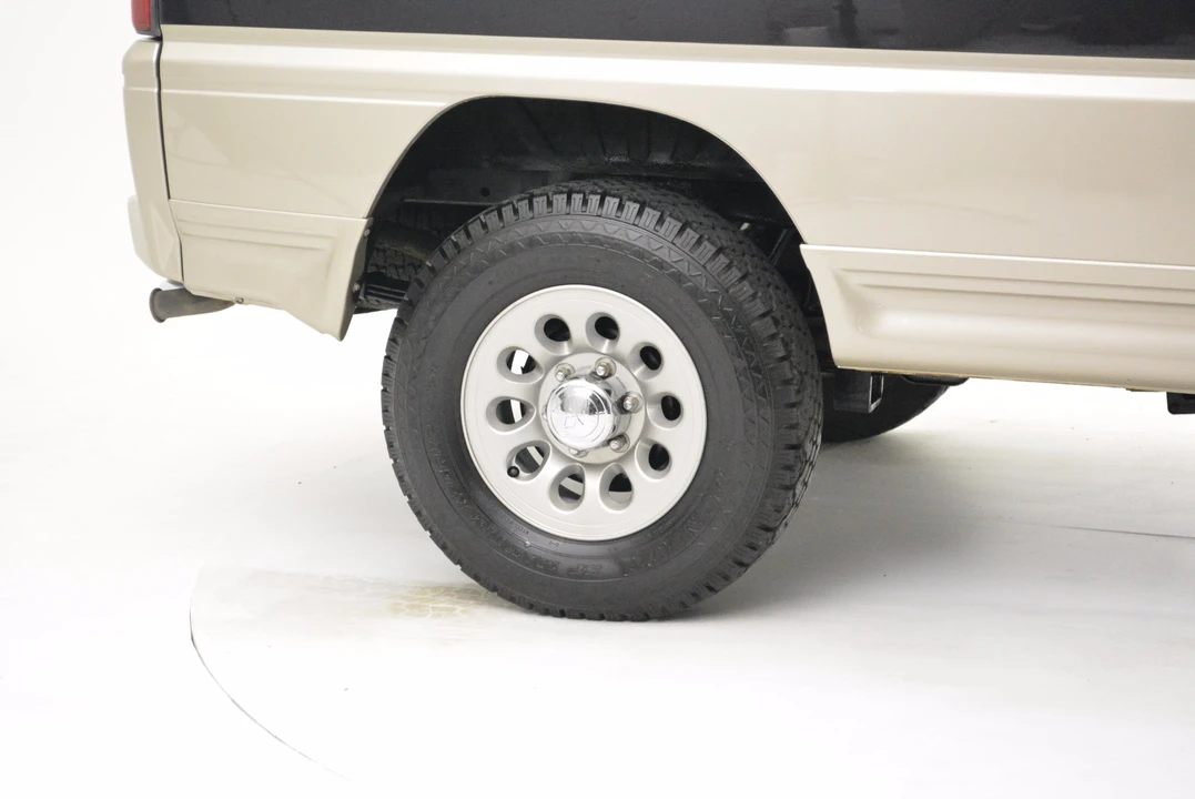 1991 Mitsubishi Delica 2nd Gen - Image 24 of 31