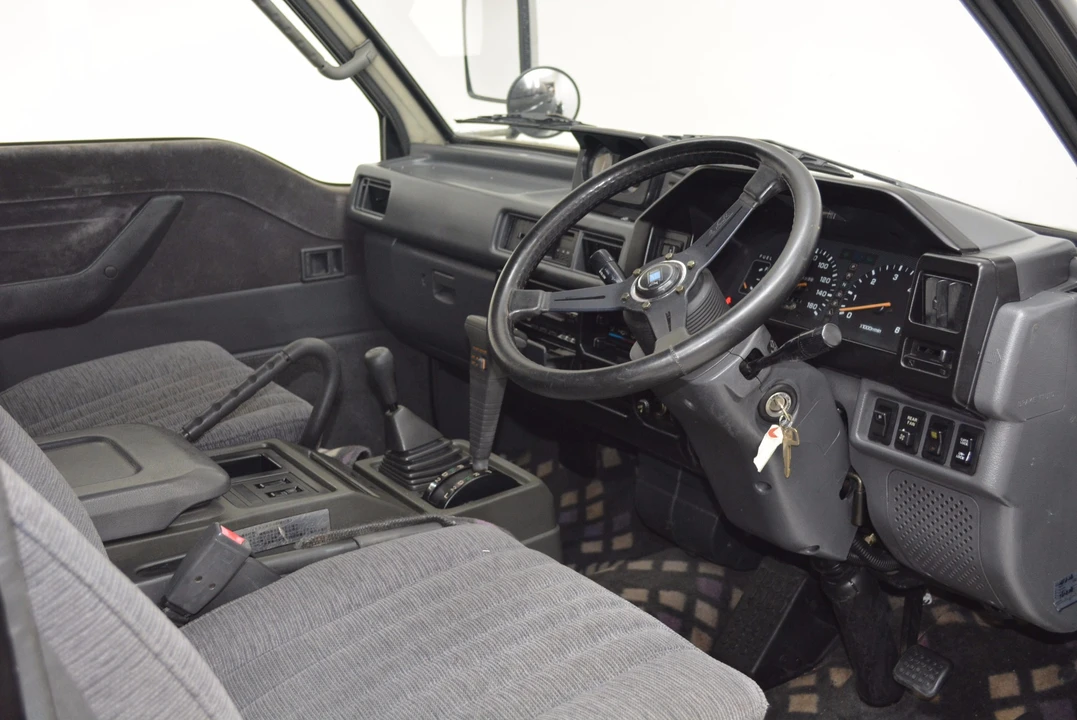 1991 Mitsubishi Delica 2nd Gen - Image 25 of 31