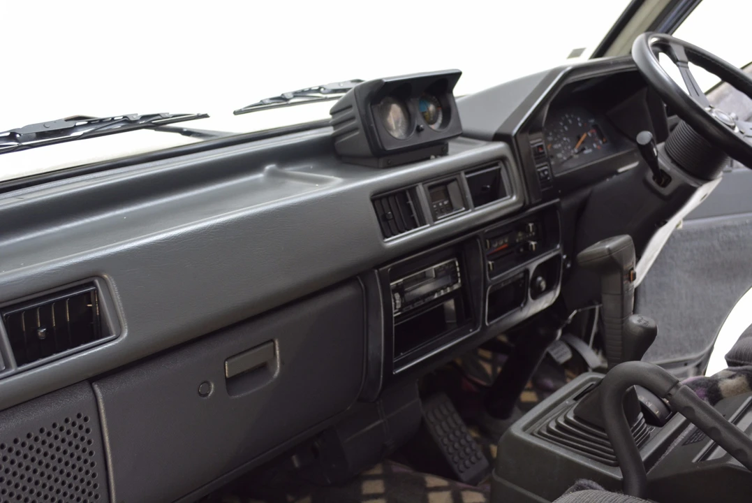 1991 Mitsubishi Delica 2nd Gen - Image 30 of 31