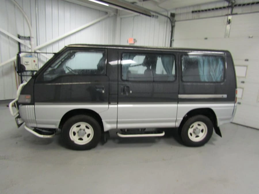 1991 Mitsubishi Delica 3rd Gen - Image 2 of 9